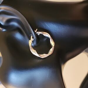 925 Sterling silver twist hoop earrings.